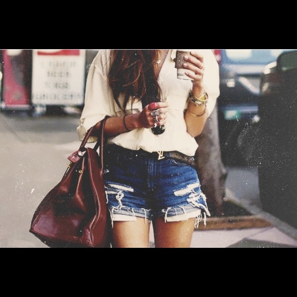 Profile Picture of Olivia Curreri (@oliviacurreri) on Poshmark