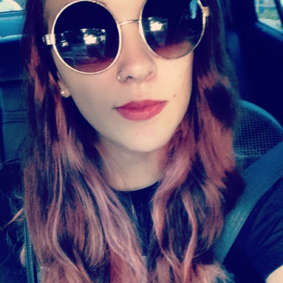 Profile Picture of Shars Piland (@shara1324) on Poshmark