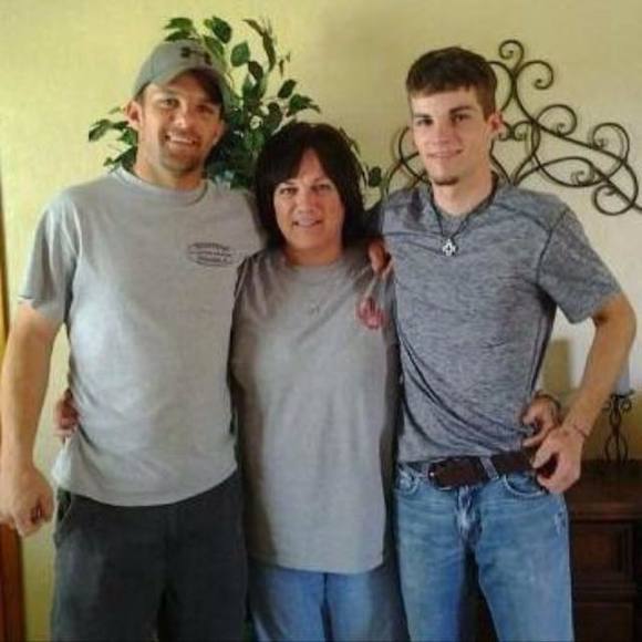 Profile Picture of Lisa Hanlin (@stoup) on Poshmark