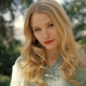 Profile Picture of Alerie Tyrell (@ModernAlerie) on Twitter