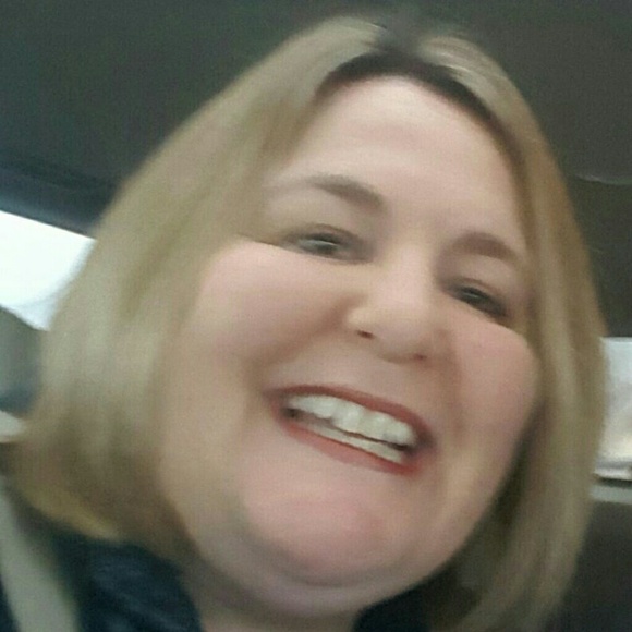 Profile Picture of Joyce Mcvicker (@mcvickej) on Poshmark