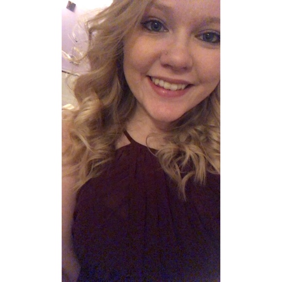 Profile Picture of Danielle Emerick (@daniemerick) on Poshmark