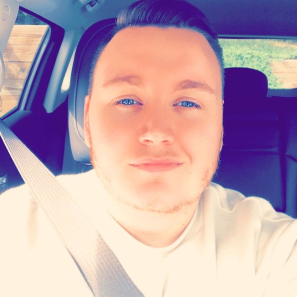 Profile Picture of Matthew Stockman (@matthewstockman) on Poshmark