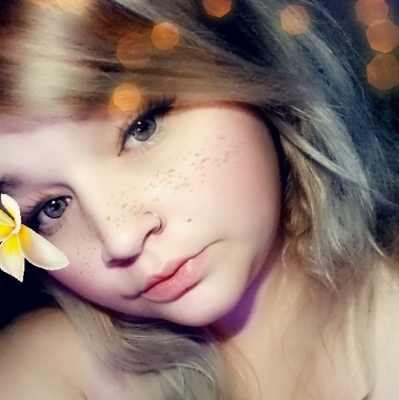 Profile Picture of Nicollette Breitkreutz (@xxsavagequeen) on Poshmark