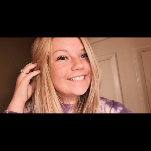 Profile Picture of Krista Hildreth (@kristahildreth) on Poshmark