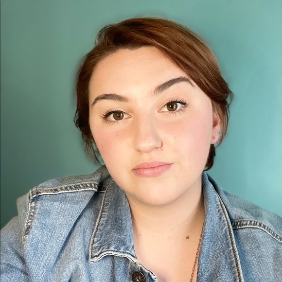 Profile Picture of Lily Edwards (@lilyfaith12) on Poshmark