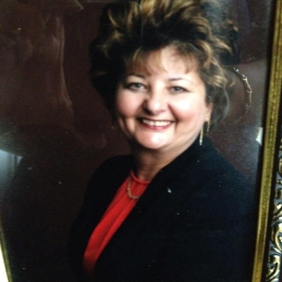 Profile Picture of Lucy Abrahim (@lucymorcos1) on Poshmark