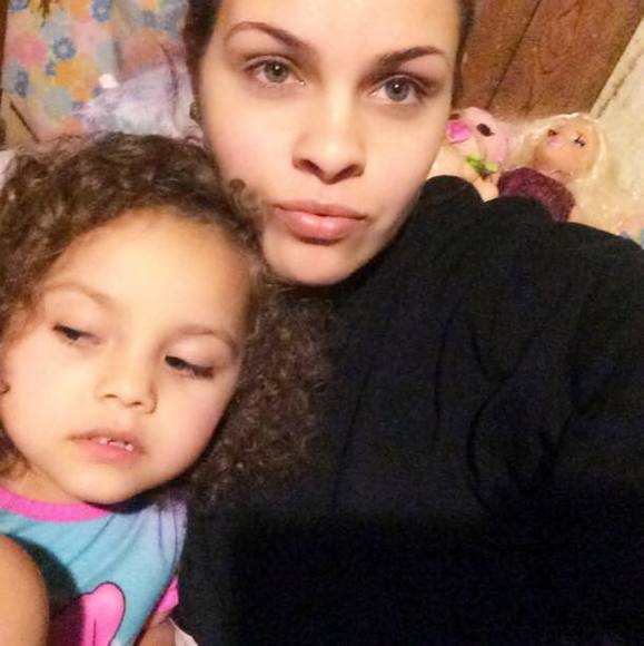 Profile Picture of Gia Barinas (@nariah42712) on Poshmark