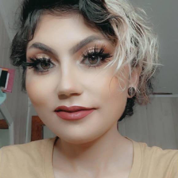 Profile Picture of Taylor Bloedorn (@taylorj94) on Poshmark