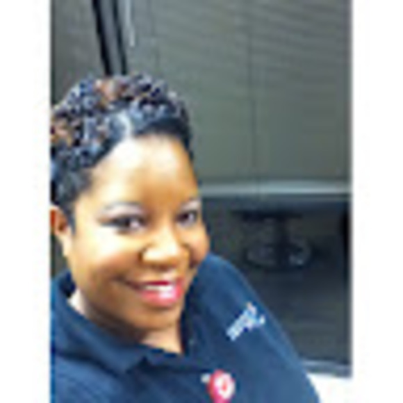 Profile Picture of Genora Golightly (@genora21) on Poshmark