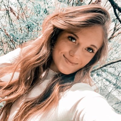 Profile Picture of Caroline Lowe (@carolineloweee) on Twitter