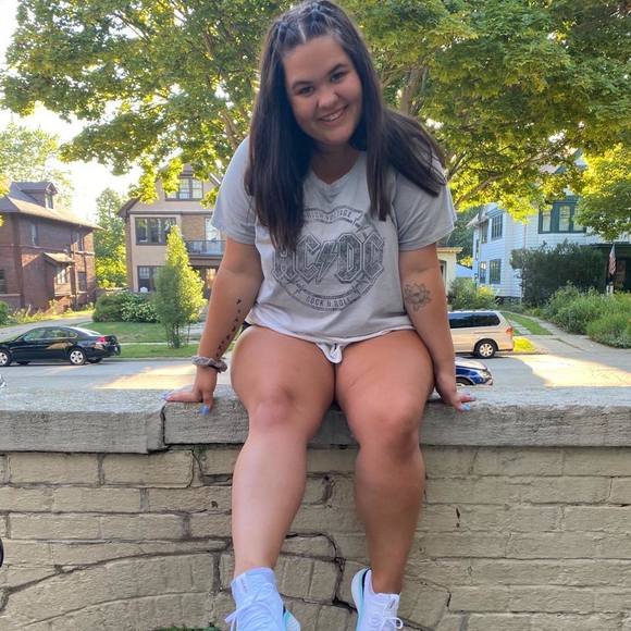 Profile Picture of Chloe Karll (@cakarll4451) on Poshmark
