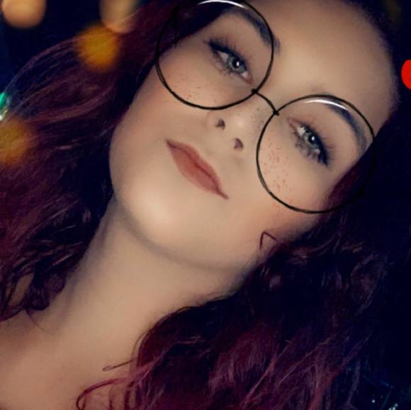 Profile Picture of Nicole Bellizzia (@nicole_belli) on Poshmark