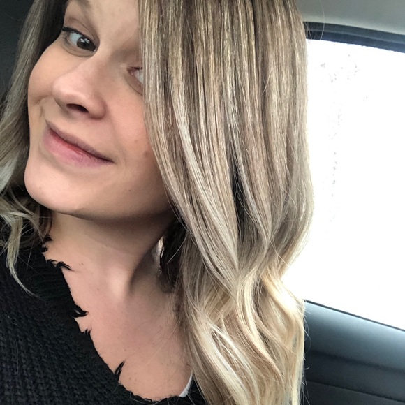 Profile Picture of Christine Hutchison (@crystine88) on Poshmark