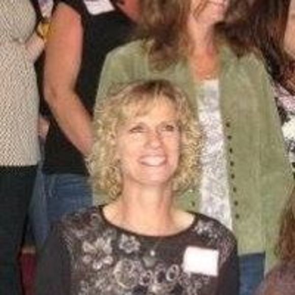 Profile Picture of Sherrie Simek (@scout5) on Poshmark
