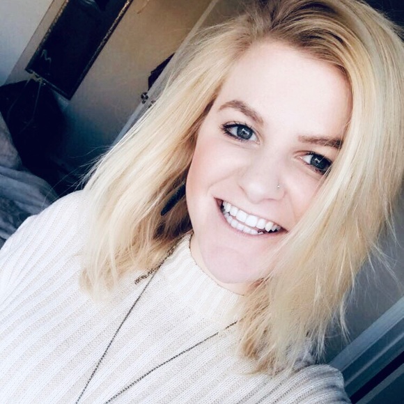 Profile Picture of Rebecca Tobey (@rtobey) on Poshmark