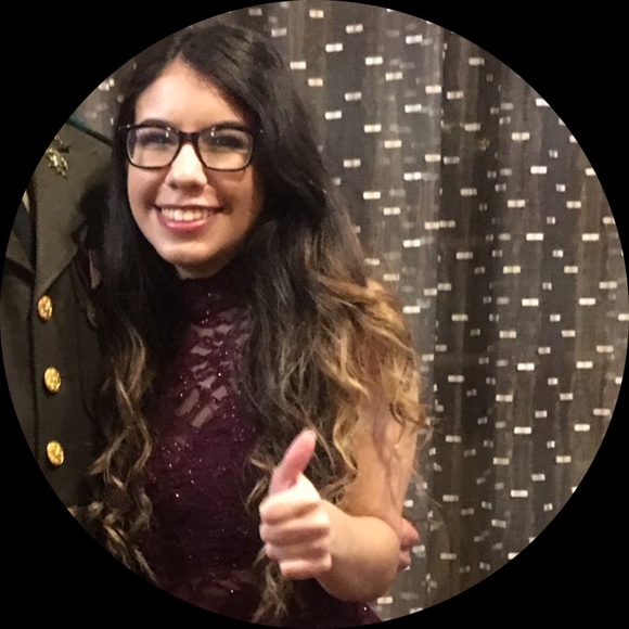 Profile Picture of Sarah Vinalon (@mebesarah) on Poshmark