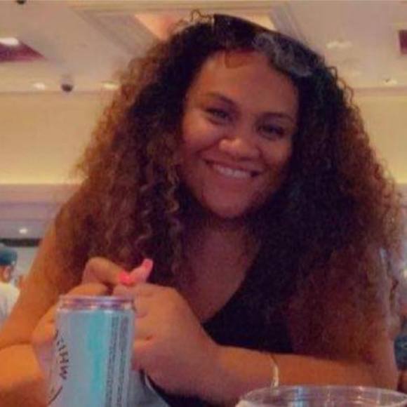 Profile Picture of Siapo Ili (@iligyrl8) on Poshmark