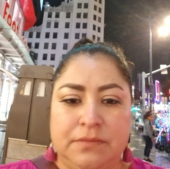 Profile Picture of Monika Ortiz (@shina351) on Poshmark