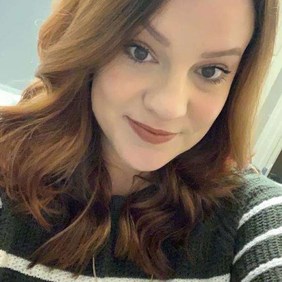 Profile Picture of Jennifer Herzog (@jherzog1) on Poshmark