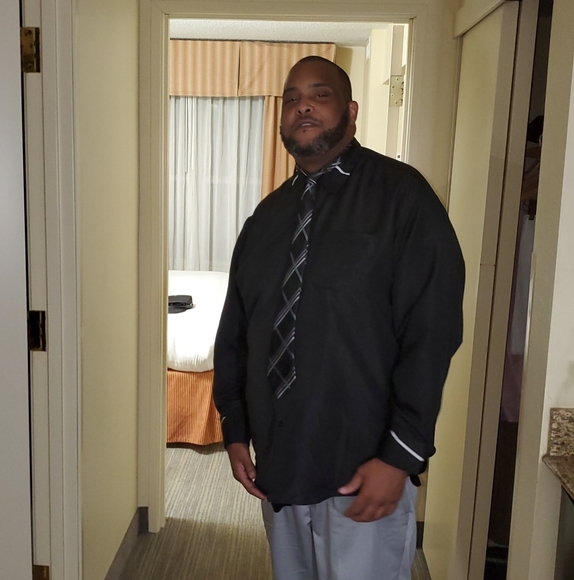 Profile Picture of John Varnon (@johnvarnon) on Poshmark