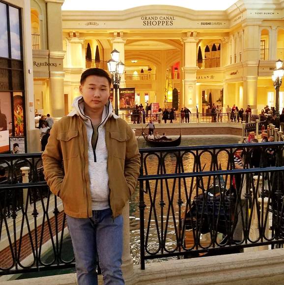 Profile Photo of David Tran (@david6112) on Poshmark