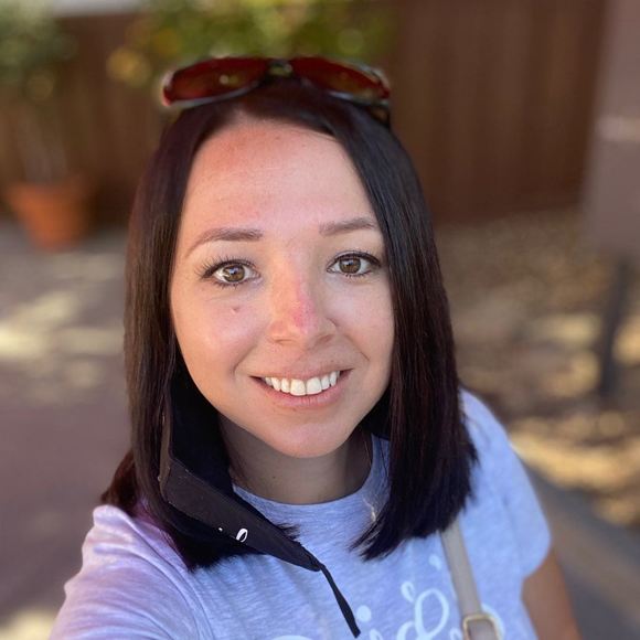 Profile Picture of Julia Labarga (@julia_labarga) on Poshmark