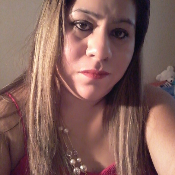 Profile Picture of Eufemia Lopez (@eufemialopez24) on Poshmark