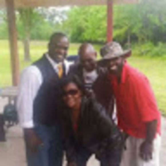 Profile Picture of Kim Hoskins (@kimhoskins2544) on Poshmark