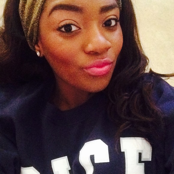 Profile Picture of Ebony Creswell (@ebonycreswell) on Poshmark