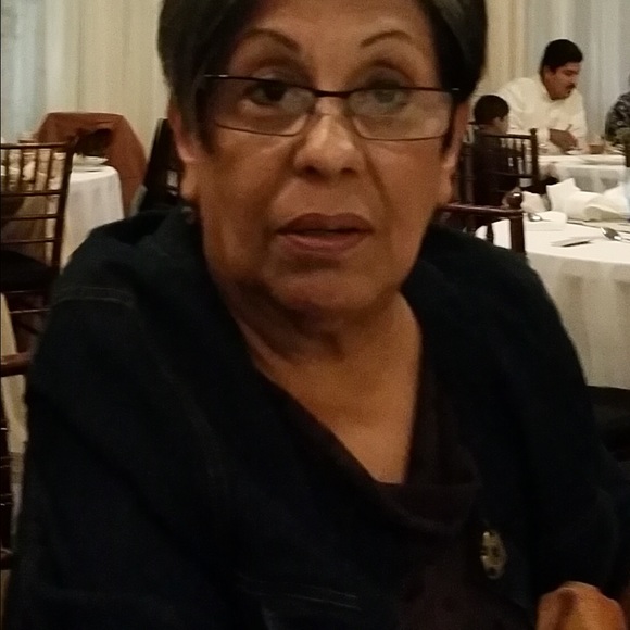 Profile Picture of Alice Fernandez (@fbeadsrus) on Poshmark