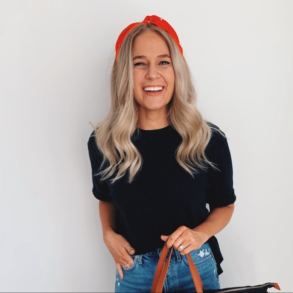 Profile Picture of Toria Cannon (@vickii_b) on Poshmark