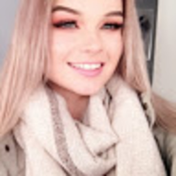 Profile Picture of Charlise Johnson (@charlisejohn808) on Poshmark