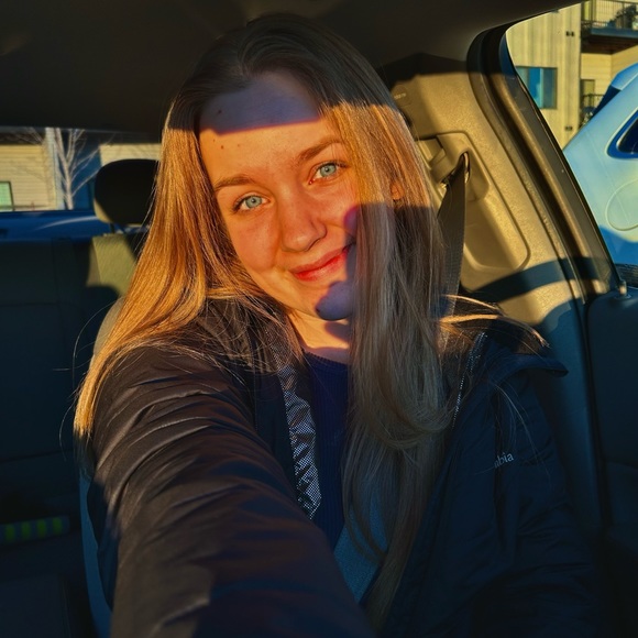 Profile Picture of Malena Twedt (@malenatwedt) on Poshmark