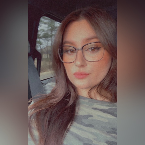 Profile Picture of Hailey Vance (@hailey_lenea) on Poshmark