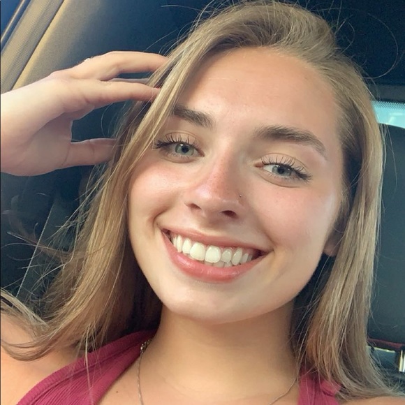 Profile Picture of Kelly Olmstead (@kellyolmstead44) on Poshmark