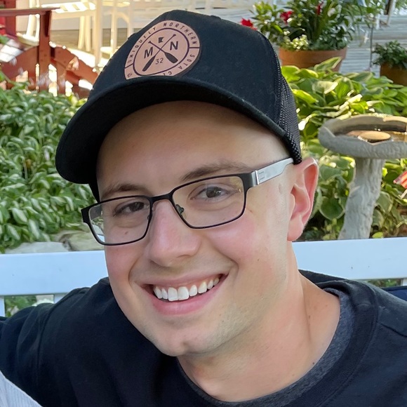 Profile Picture of Jesse Lindahl (@jesselindahl) on Poshmark