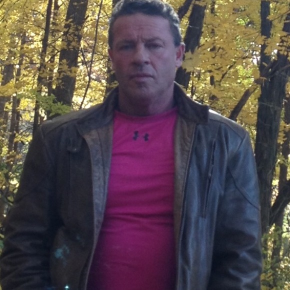 Profile Picture of Mike Emordeno (@mintmike7) on Poshmark