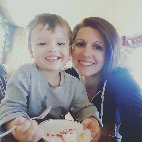 Profile Picture of Dana Hagemeyer (@danamarie1016) on Poshmark