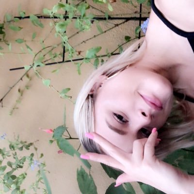 Profile Picture of V͓̽ I͓̽ C͓̽ (@_victoriaroach_) on Twitter