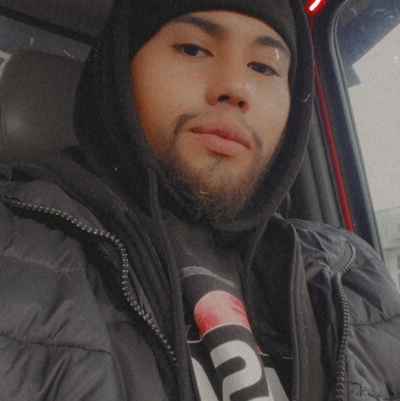 Profile Picture of David Recinos (@recinosd1993) on Poshmark