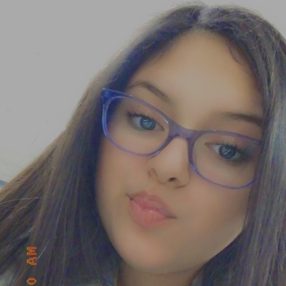 Profile Picture of Itzel Gomez (@itzel_gomz1406) on Poshmark