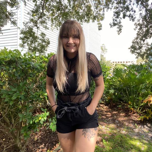 Profile Picture of Emma Havlik (@emmi_35) on Poshmark