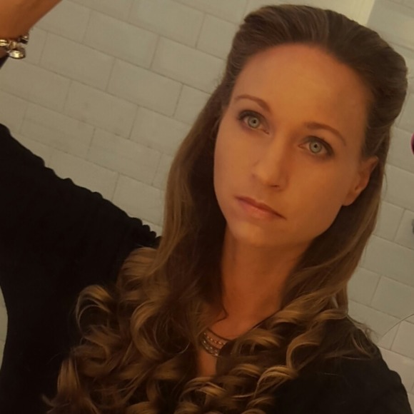 Profile Picture of Renee Lodi (@kierandria) on Poshmark