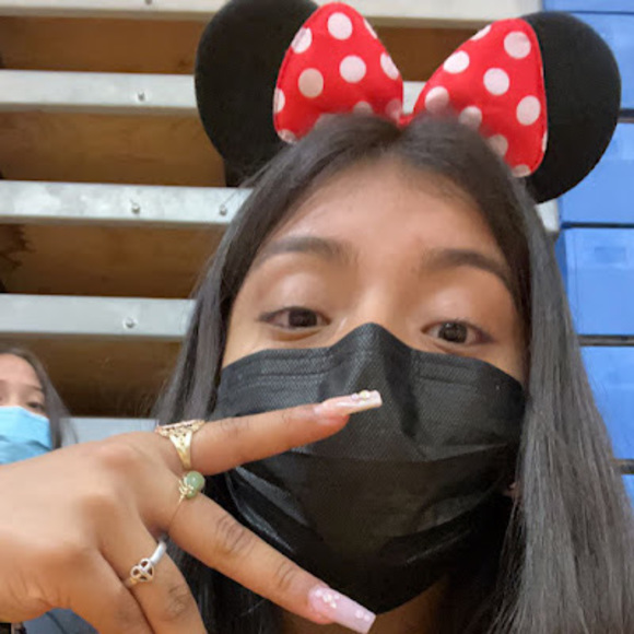 Profile Picture of Alexa Sanchez (@alexasanchez698) on Poshmark