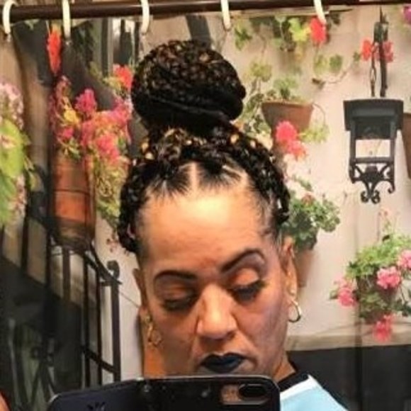 Profile Picture of Rene Holmes (@rene1019) on Poshmark