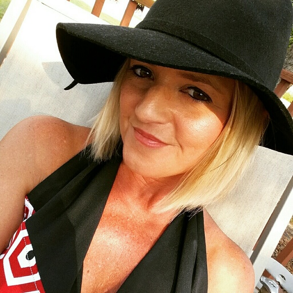 Profile Picture of Erica Chandler (@rica34) on Poshmark