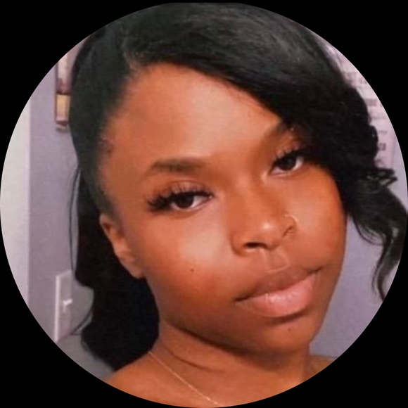 Brooke Davezan - Poshmark Profile Picture of Brooke Davezan (@aubrijane) on Poshmark