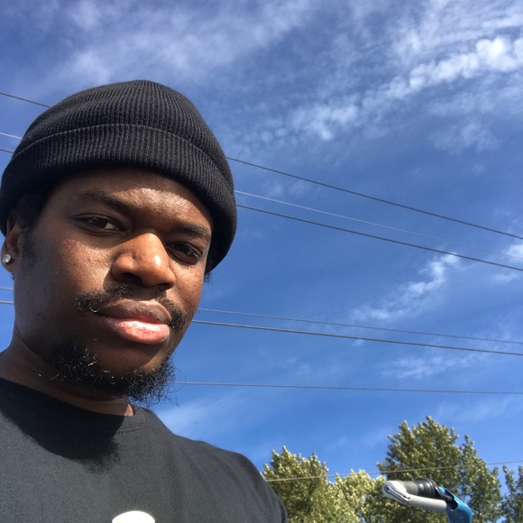 Profile Picture of Jay Hildreth (@jekh93) on Poshmark