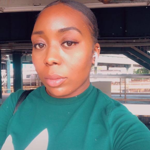 Profile Picture of Kethel Borderon (@kethelb05) on Poshmark